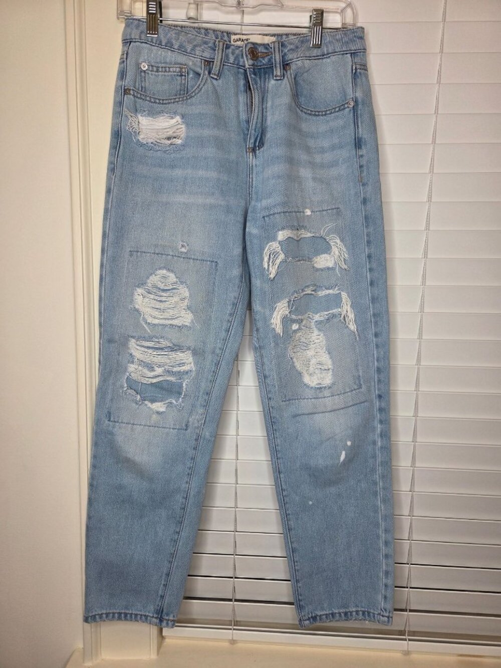 Womens Garage Light Wash Distressed Mom Jeans Sz 3 Straight leg grunge